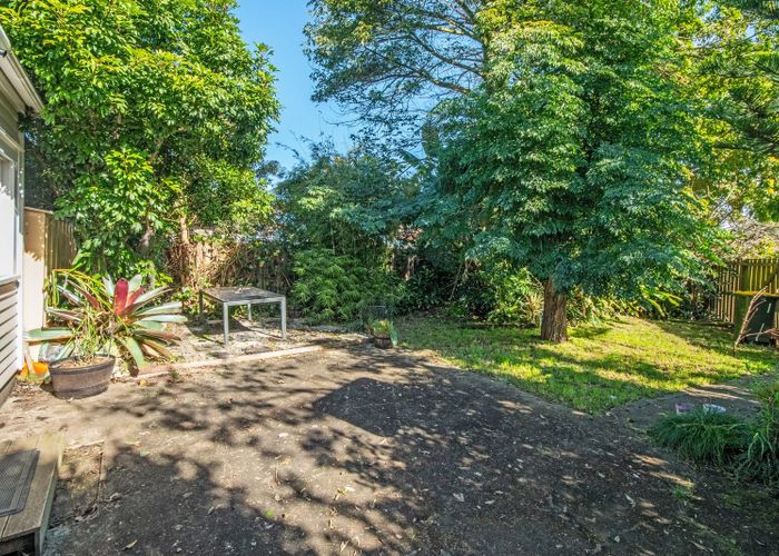  at 140 Coronation Road, Mangere Bridge, Auckland