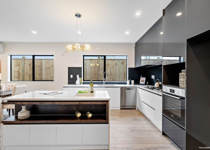  at 4 Cloonlyon Drive, Flat Bush, Manukau City, Auckland