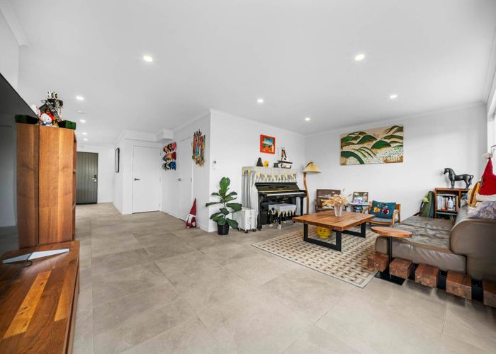  at 6/11 Celeste Place, Totara Vale, Auckland