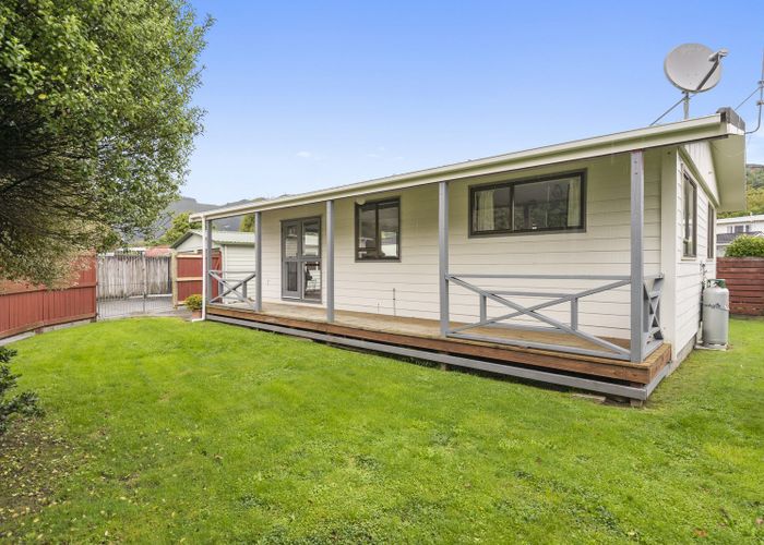  at 2/8 Pilcher Crescent, Naenae, Lower Hutt