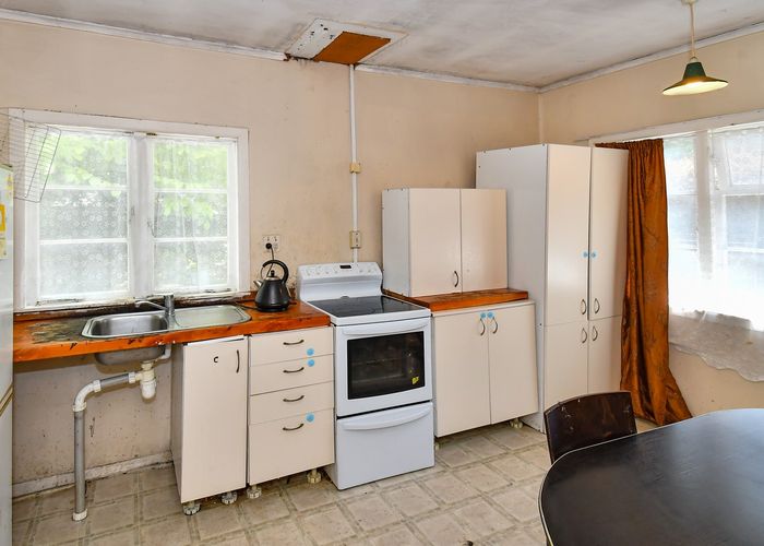  at 27 Vine Street, Mangere East, Auckland