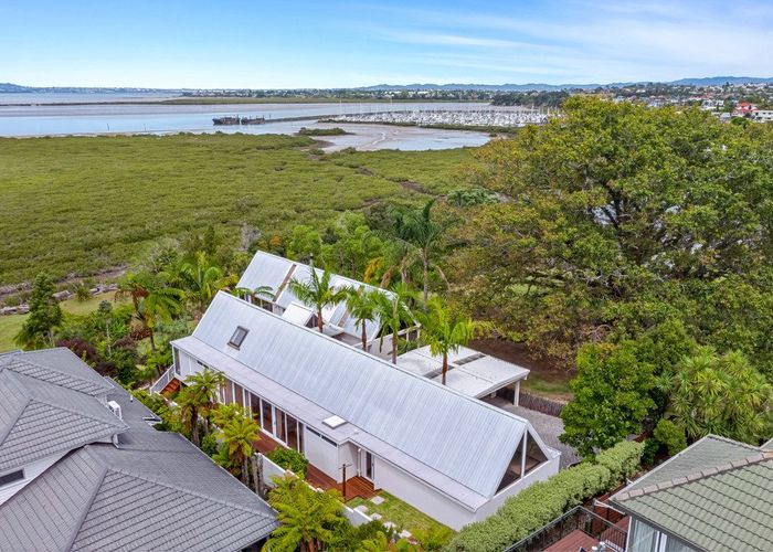  at 25 Oakpark Place, West Harbour, Waitakere City, Auckland
