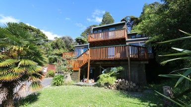  at 7 Kauri Point Road, Laingholm, Auckland