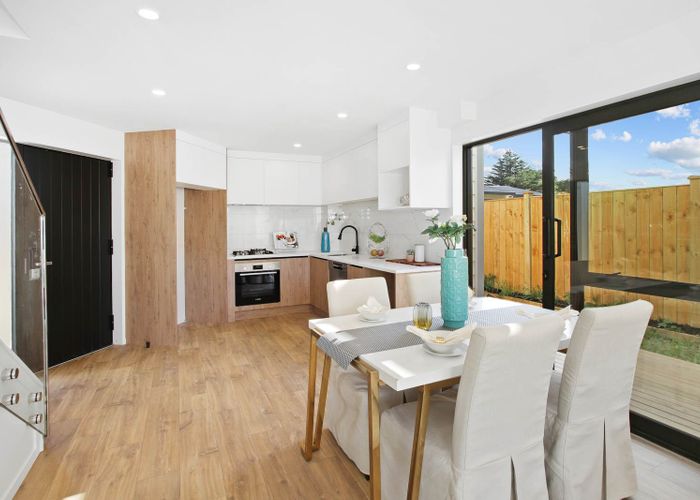  at 35E Tamatea Avenue, Point England, Auckland