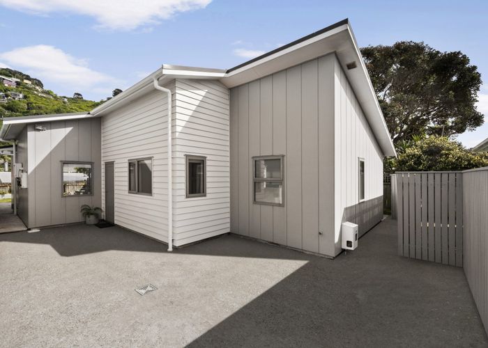  at 208A Queens Drive, Lyall Bay, Wellington