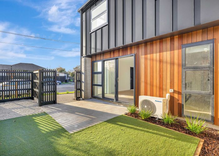  at 2/11 Spring Grove Street, Spreydon, Christchurch City, Canterbury
