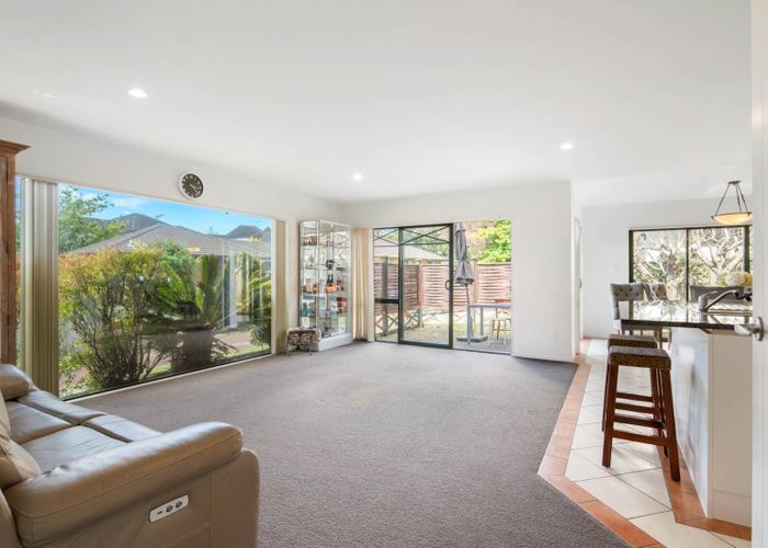  at 12 Red Oak Place, Schnapper Rock, Auckland