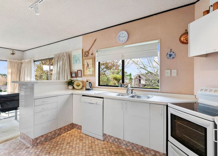  at 18 Surville Place, Mairangi Bay, North Shore City, Auckland