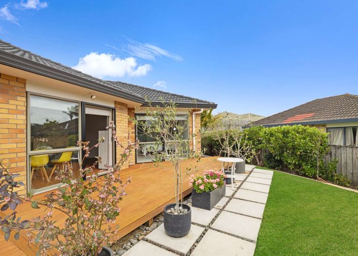  at 9 Fleetwood Drive, Henderson, Waitakere City, Auckland
