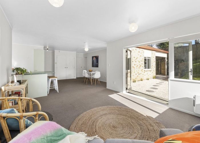 at 37 Kona Crescent, Henderson, Auckland