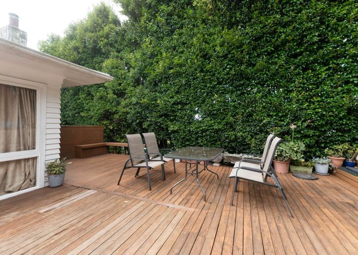  at 8 Roband Avenue, Glenfield, North Shore City, Auckland