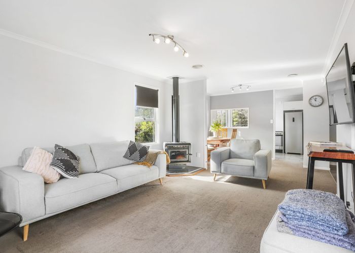  at 15 Luanda Drive, Ranui, Auckland