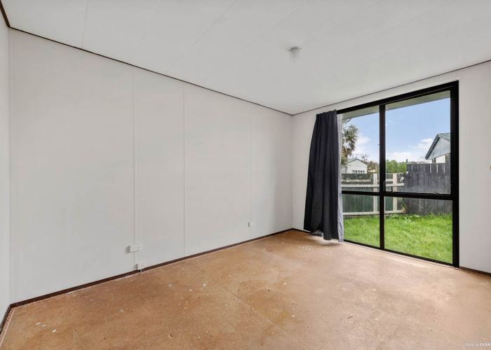  at 2/16 Cameron Place, Ranui, Auckland