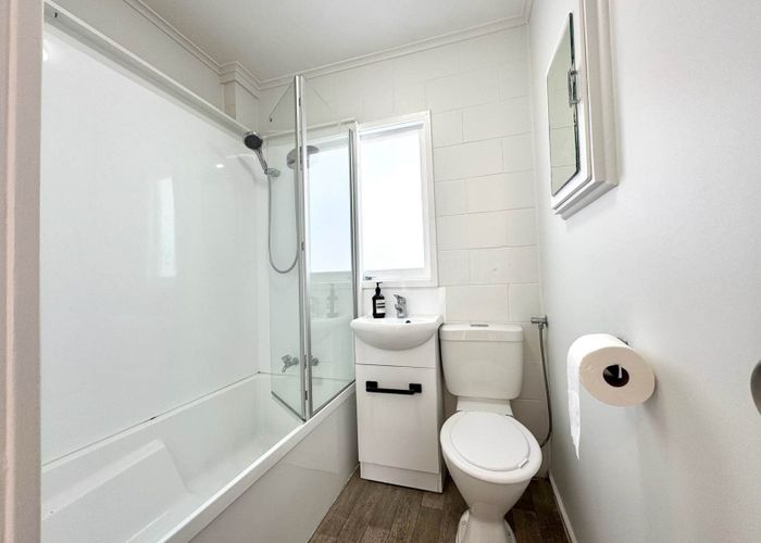  at 1/9 Plumley Crescent, Mangere, Auckland