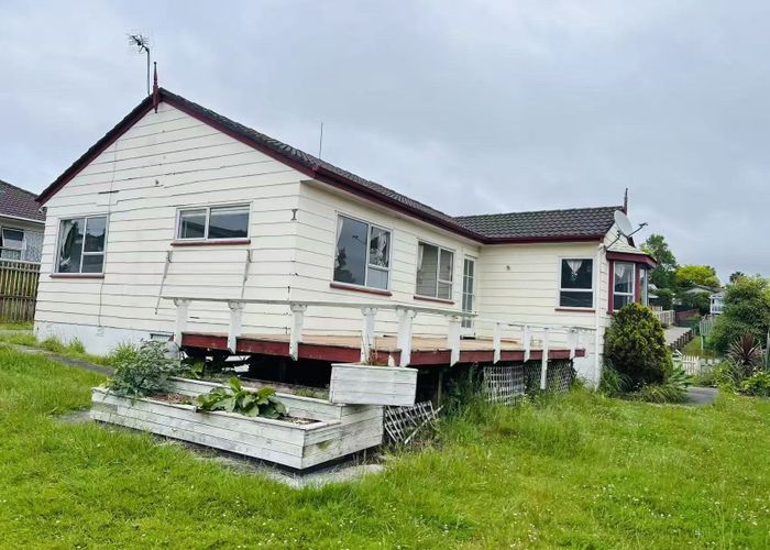  at 37 Meadowood Drive, Unsworth Heights, North Shore City, Auckland