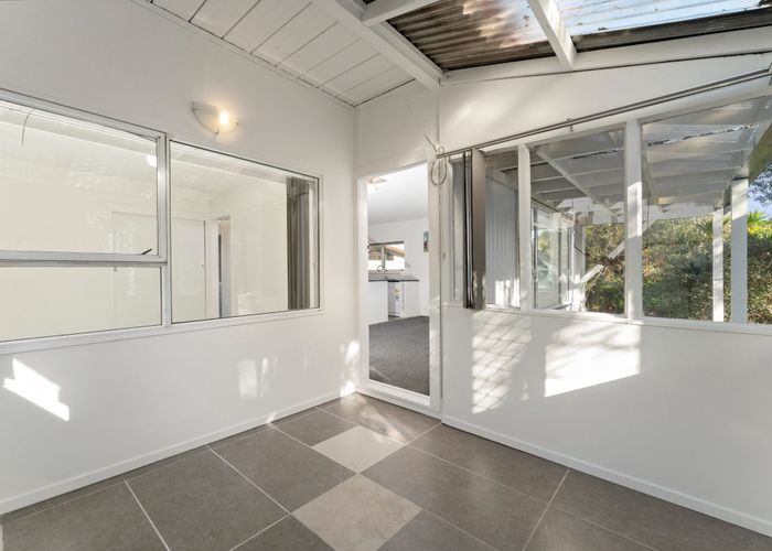  at 4/304 Great North Road, Henderson, Waitakere City, Auckland