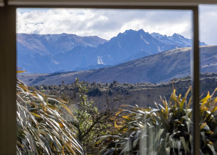 at 2 Hardie Place, Albert Town, Wanaka