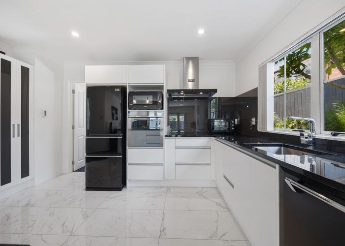  at 8B Lupetti Rise, West Harbour, Waitakere City, Auckland