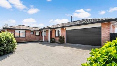  at 10 Splendour Close, Henderson, Auckland