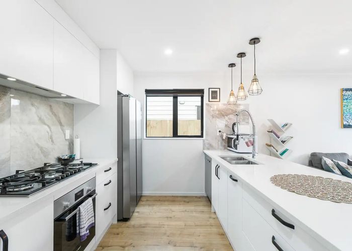  at 8B Lynette Place, Mangere, Auckland