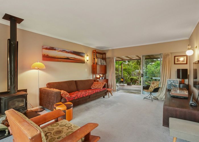  at 10 Rauhuia Crescent, Parau, Waitakere City, Auckland