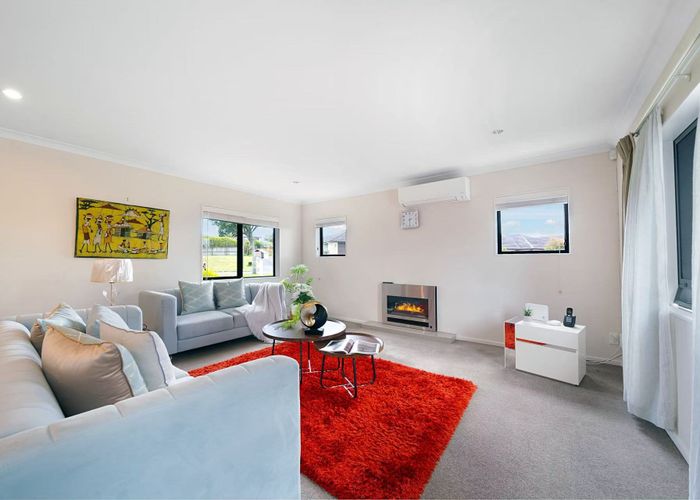  at 5 McWhirters Farm Lane, Massey, Auckland