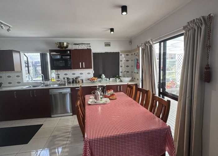  at 68 Newington Road, Henderson, Waitakere City, Auckland