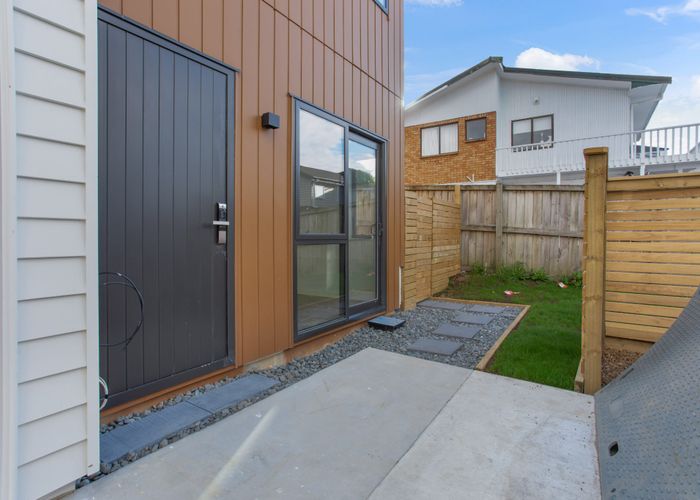  at 4/196 Royal Road, Massey, Waitakere City, Auckland