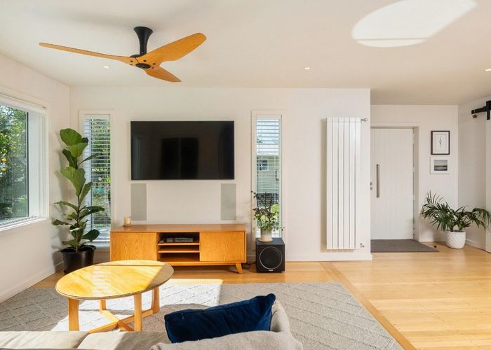  at 11 Westbourne Road, Murrays Bay, Auckland