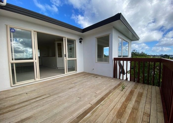  at 8 Canary Place, Unsworth Heights, North Shore City, Auckland
