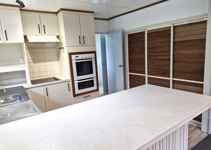  at 79 Hall Street, Cobden, Grey, West Coast