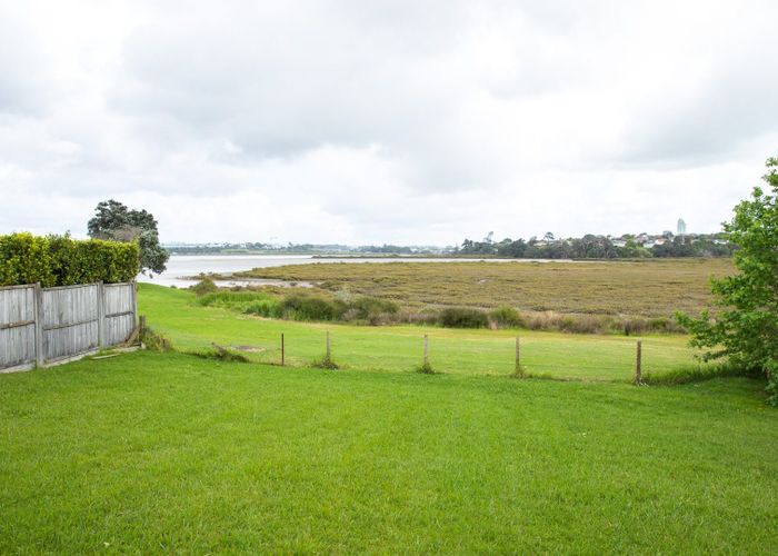  at 89 Beresford Street, Bayswater, North Shore City, Auckland