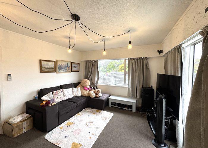  at 26 Cyclarama Crescent, Massey, Waitakere City, Auckland