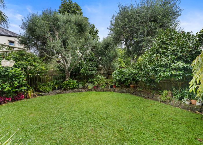  at 5/17 Matata Street, Blockhouse Bay, Auckland