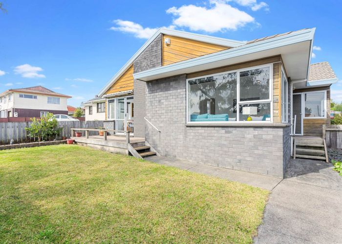  at 6 Bolton Street, Blockhouse Bay, Auckland