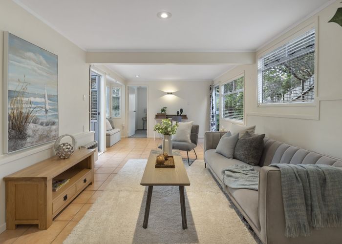  at 982 Beach Road, Torbay, Auckland