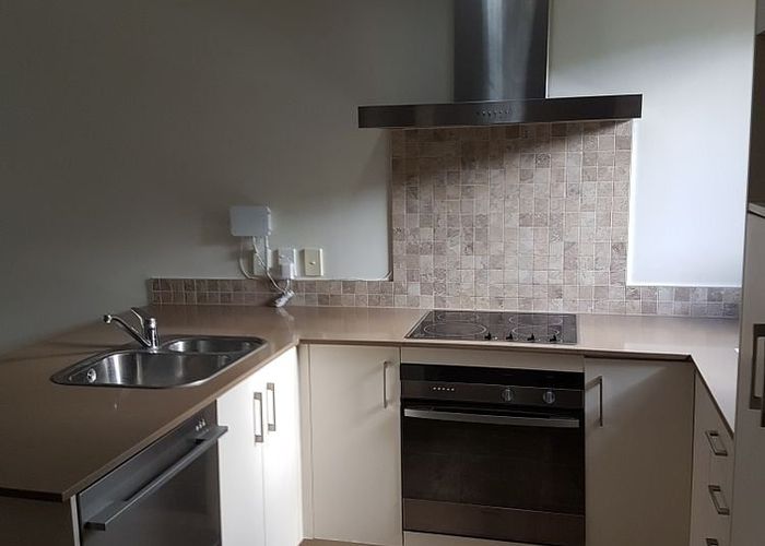  at 6/1 Gracechurch Drive, Flat Bush, Manukau City, Auckland