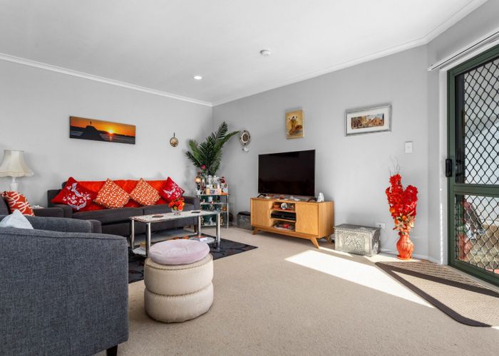  at 2/44 Peace Street, Whakatane