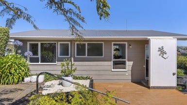  at 9B Colchester Crescent, Newlands, Wellington