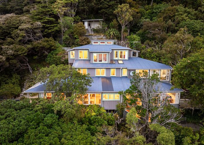  at 17 Mahina Road, Mahina Bay, Eastbourne, Lower Hutt, Wellington