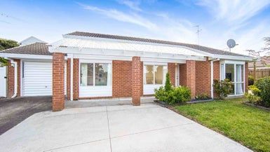  at 3 Lanier Place, Glendene, Auckland