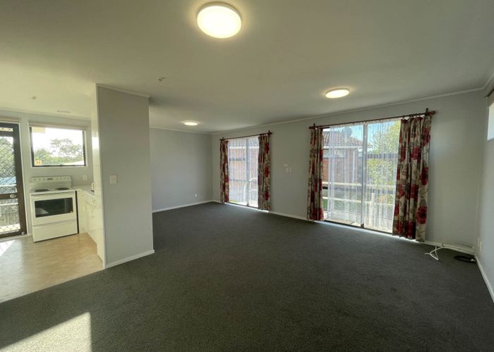  at 8/2 John Bracken Way, Beach Haven, North Shore City, Auckland