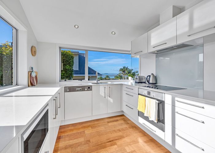 at 2 Oakpark Place, West Harbour, Auckland