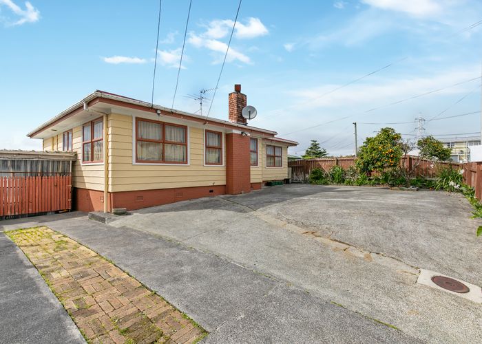  at 6 Garrett Place, Otara, Auckland