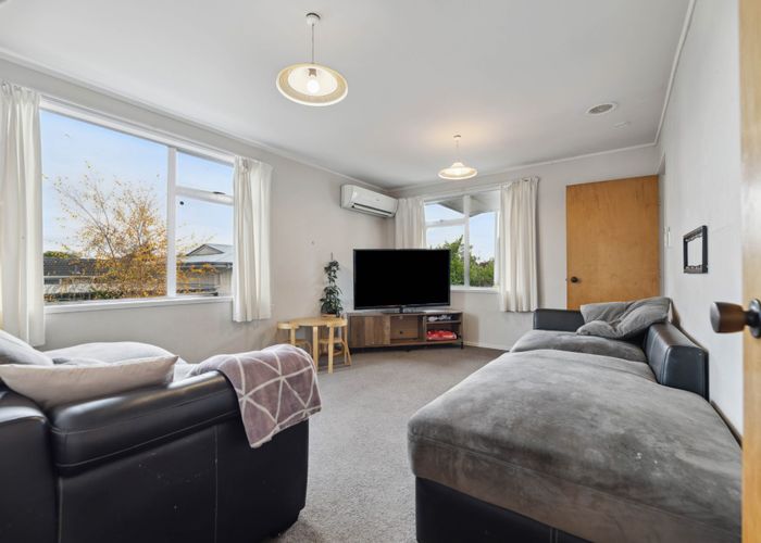  at 2/86 Tamatea Road, Taupo
