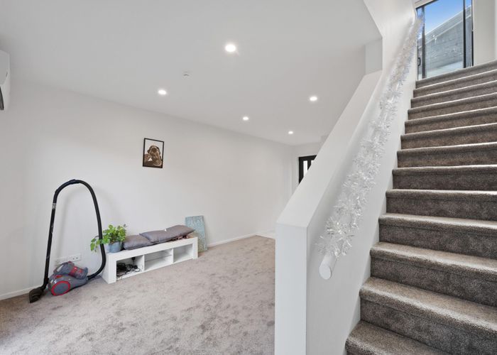  at 5/6 Saint Leonards Road, Kelston, Waitakere City, Auckland