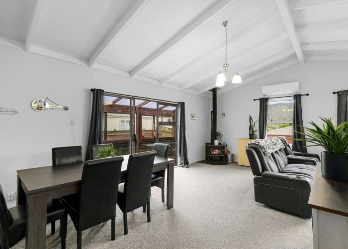  at 7 Waipuna Grove, Stokes Valley, Lower Hutt, Wellington