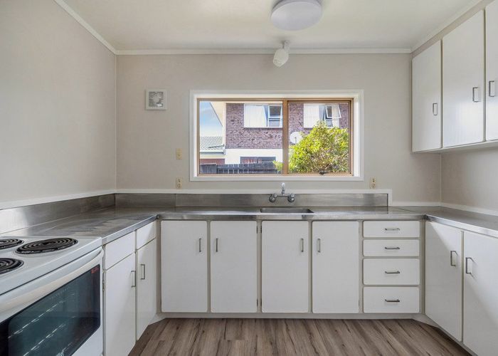  at 2/501 Richardson Road, Mount Roskill, Auckland