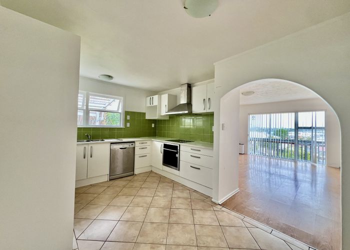  at 19 sunhave avenue, Glenfield, North Shore City, Auckland