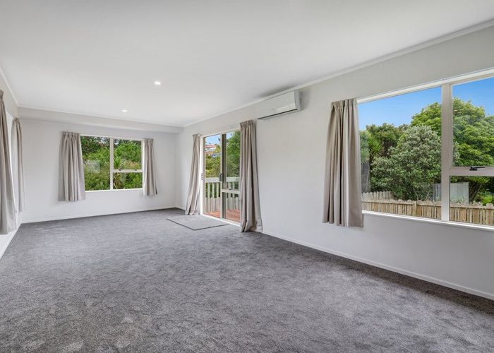  at 2/2 Rook Place, Unsworth Heights, North Shore City, Auckland